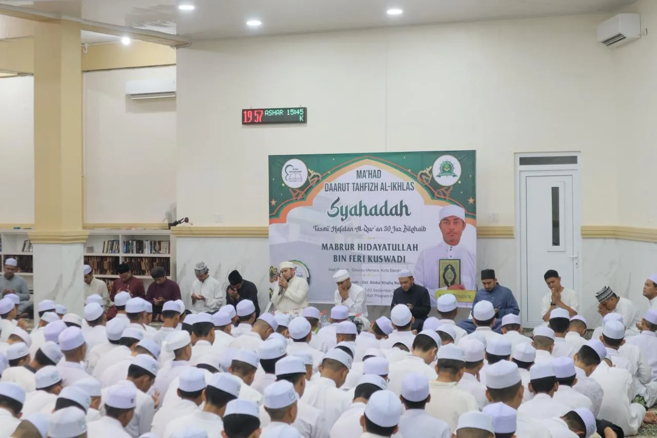Membaca Kalamullah Tanpa Henti, Mabrur Santri di MDTI Selesaikan Hafalan 30 Juz Sekali Duduk Demi Mahkota Orang Tua