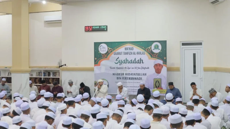 Membaca Kalamullah Tanpa Henti, Mabrur Santri di MDTI Selesaikan Hafalan 30 Juz Sekali Duduk Demi Mahkota Orang Tua