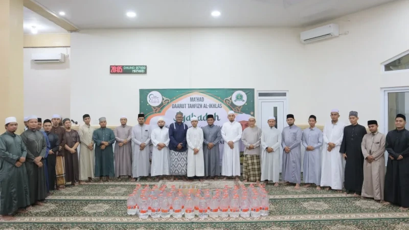 Lantunkan 30 Juz Sekali Duduk, Santri MDTI Putra Pidie Jaya Raih Gelar Syahadah Al-Quran